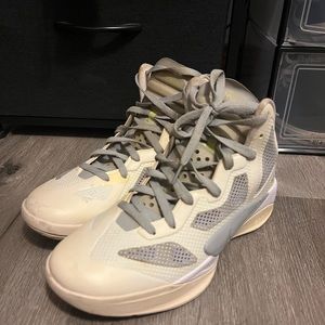 Nike hyperfuse zoom size 9